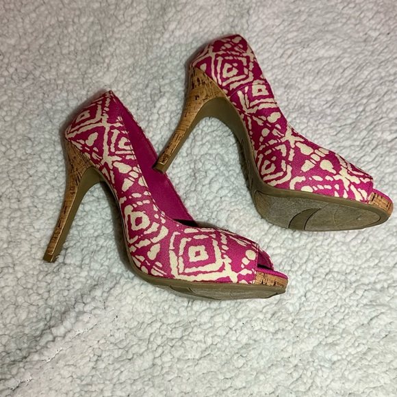 Pink and white heels - Picture 2 of 3